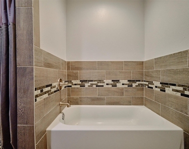 9326 Kostelnik Street - Photo Thumbnail 27