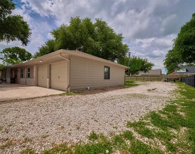9326 Kostelnik Street - Photo Thumbnail 5