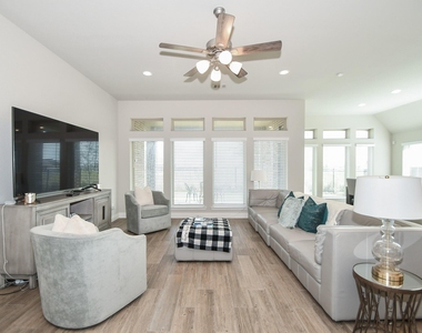 10131 Napier Drive - Photo Thumbnail 6