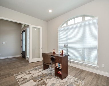 10131 Napier Drive - Photo Thumbnail 4