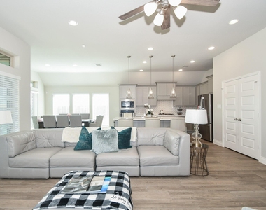 10131 Napier Drive - Photo Thumbnail 8
