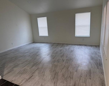 15123 Chasehill Drive - Photo Thumbnail 6