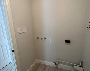 2714 Echo Street - Photo Thumbnail 7