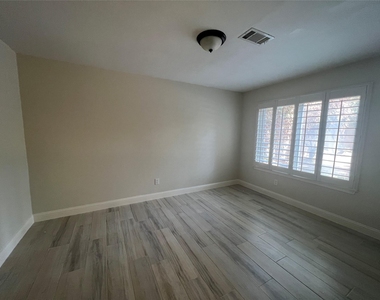 2714 Echo Street - Photo Thumbnail 10