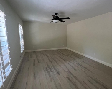2714 Echo Street - Photo Thumbnail 2
