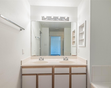 19507 Narcissus Brook Lane - Photo Thumbnail 16