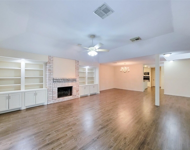 12800 Briar Forest Drive - Photo Thumbnail 10