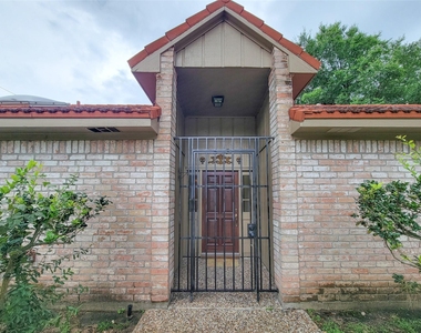12800 Briar Forest Drive - Photo Thumbnail 5