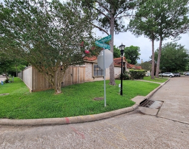 12800 Briar Forest Drive - Photo Thumbnail 2