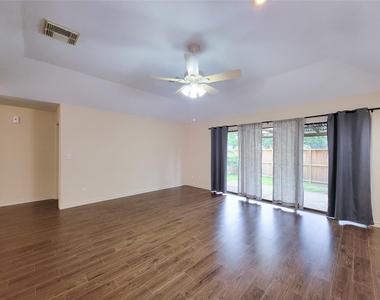 12800 Briar Forest Drive - Photo Thumbnail 8
