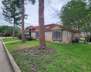 12800 Briar Forest Drive - Photo Thumbnail 3