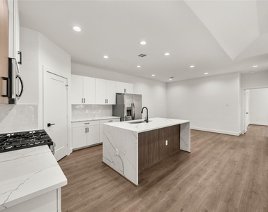 2710 Bronze Vista Drive - Photo Thumbnail 5