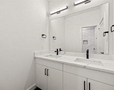 2710 Bronze Vista Drive - Photo Thumbnail 20