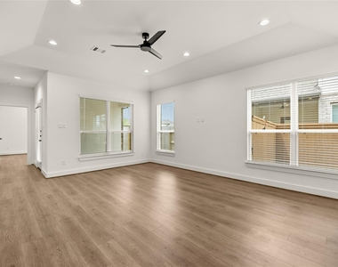 2710 Bronze Vista Drive - Photo Thumbnail 10