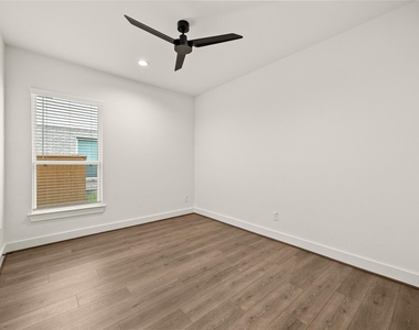 2710 Bronze Vista Drive - Photo Thumbnail 19