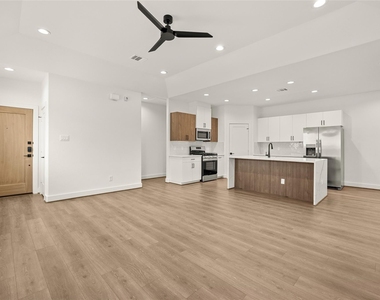 2710 Bronze Vista Drive - Photo Thumbnail 2