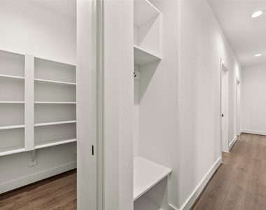 2710 Bronze Vista Drive - Photo Thumbnail 8