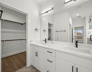 2710 Bronze Vista Drive - Photo Thumbnail 16