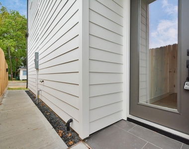 5516 Hardy Street - Photo Thumbnail 2