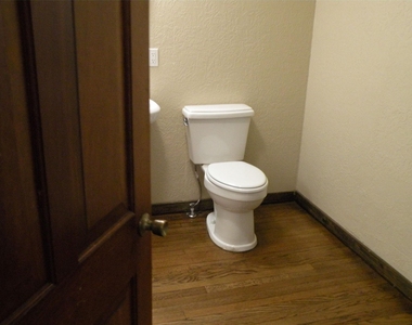 319 N Hunt Street N - Photo Thumbnail 7