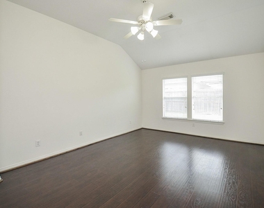 7038 Cornflower Lane - Photo Thumbnail 16