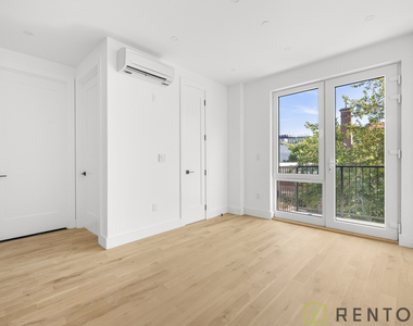 624 Metropolitan Avenue - Photo Thumbnail 4