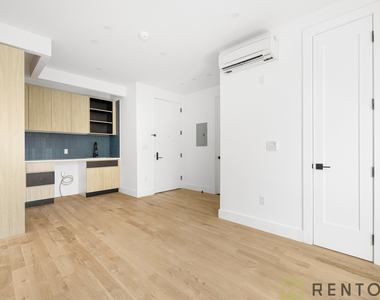 624 Metropolitan Avenue - Photo Thumbnail 6
