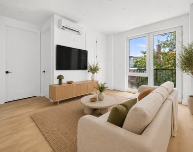 624 Metropolitan Avenue - Photo Thumbnail 2