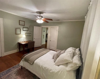 1604 Castle Court Street - Photo Thumbnail 16