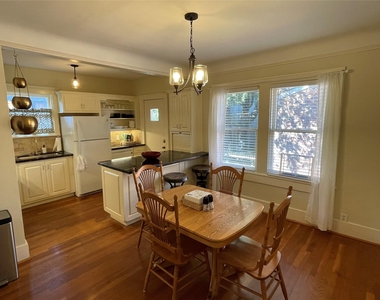 1604 Castle Court Street - Photo Thumbnail 6
