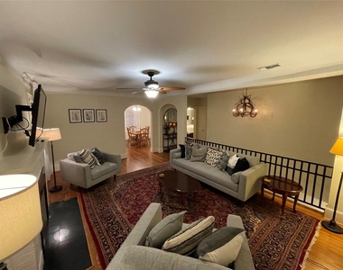 1604 Castle Court Street - Photo Thumbnail 5
