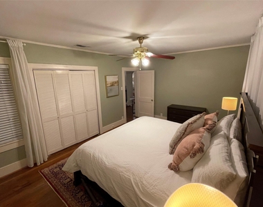 1604 Castle Court Street - Photo Thumbnail 13