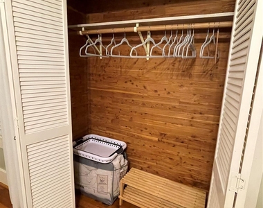 1604 Castle Court Street - Photo Thumbnail 14