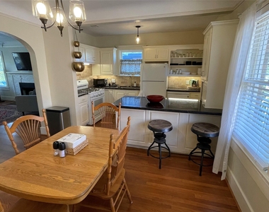 1604 Castle Court Street - Photo Thumbnail 8