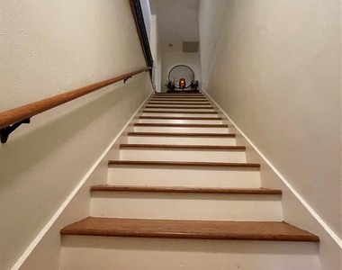 1604 Castle Court Street - Photo Thumbnail 3