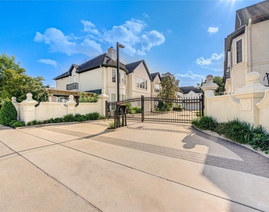 2124 Nantucket Drive - Photo Thumbnail 2