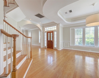 2124 Nantucket Drive - Photo Thumbnail 3