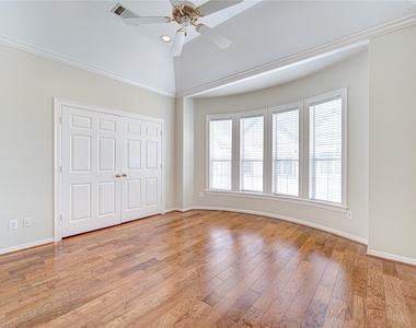 2124 Nantucket Drive - Photo Thumbnail 16