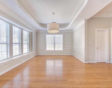 2124 Nantucket Drive - Photo Thumbnail 6