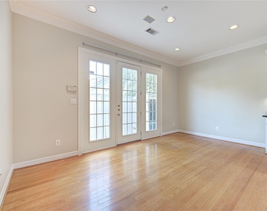 2124 Nantucket Drive - Photo Thumbnail 10