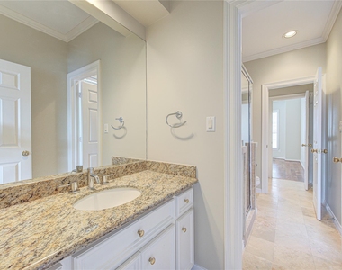 2124 Nantucket Drive - Photo Thumbnail 13