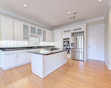 2124 Nantucket Drive - Photo Thumbnail 7