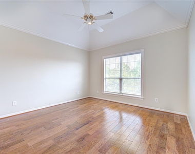 2124 Nantucket Drive - Photo Thumbnail 12