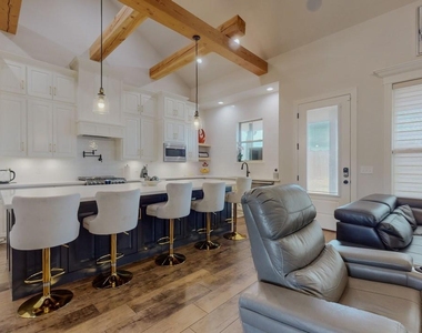 112 Pindo Palm Drive - Photo Thumbnail 11