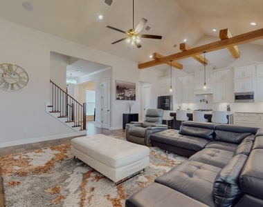 112 Pindo Palm Drive - Photo Thumbnail 13
