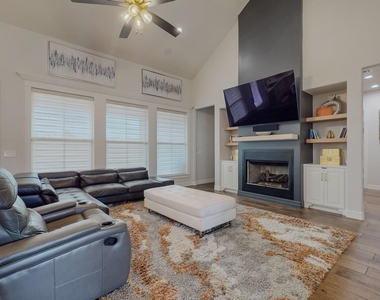 112 Pindo Palm Drive - Photo Thumbnail 1