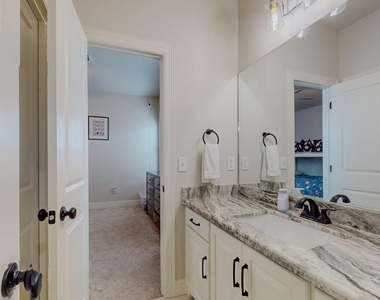 112 Pindo Palm Drive - Photo Thumbnail 38