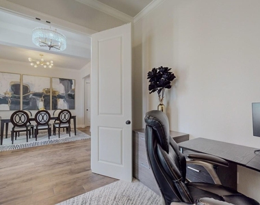 112 Pindo Palm Drive - Photo Thumbnail 3