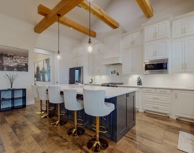 112 Pindo Palm Drive - Photo Thumbnail 7