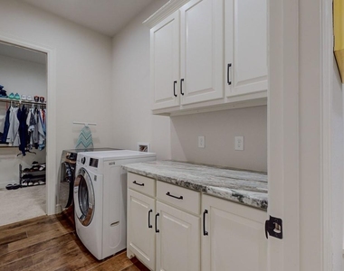 112 Pindo Palm Drive - Photo Thumbnail 16